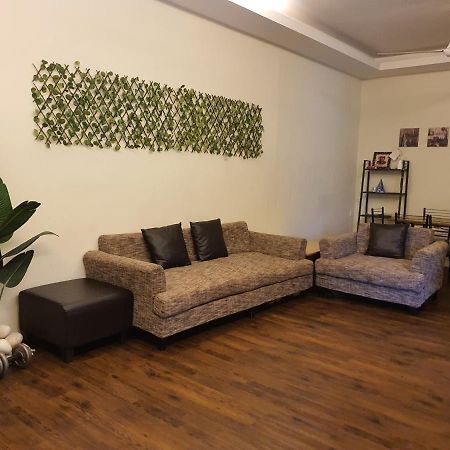 Swimming Pool Party House Apartman Batu Pahat Kültér fotó