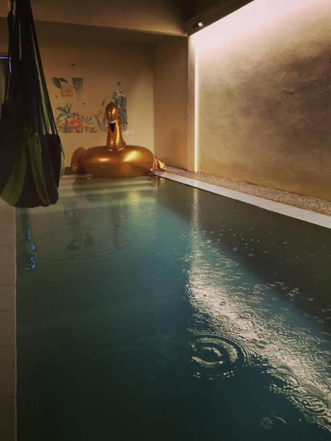 Swimming Pool Party House Apartman Batu Pahat Kültér fotó