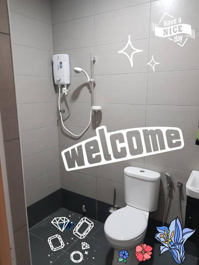 Swimming Pool Party House Apartman Batu Pahat Kültér fotó