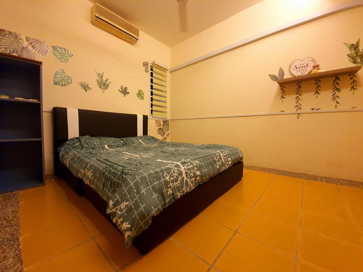 Swimming Pool Party House Apartman Batu Pahat Kültér fotó