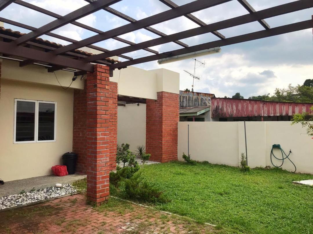 Swimming Pool Party House Apartman Batu Pahat Kültér fotó