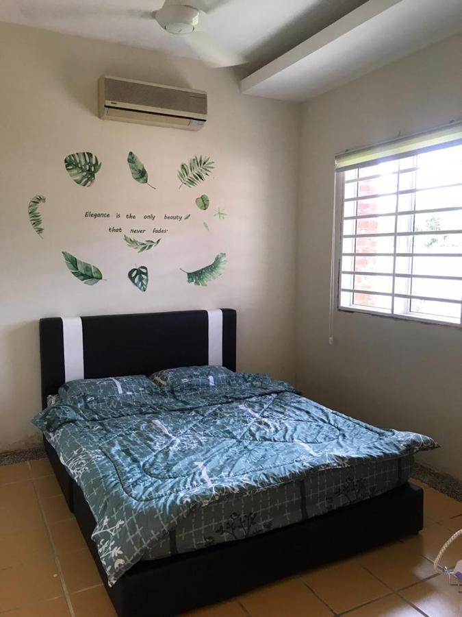 Swimming Pool Party House Apartman Batu Pahat Kültér fotó