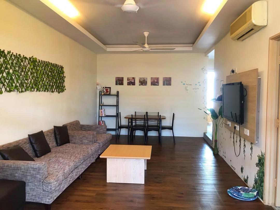 Swimming Pool Party House Apartman Batu Pahat Kültér fotó
