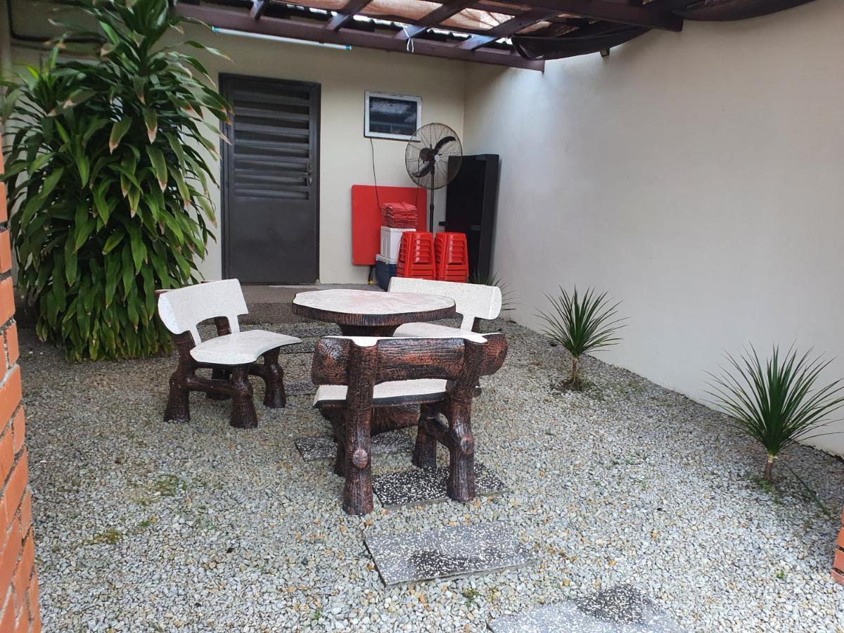 Swimming Pool Party House Apartman Batu Pahat Kültér fotó