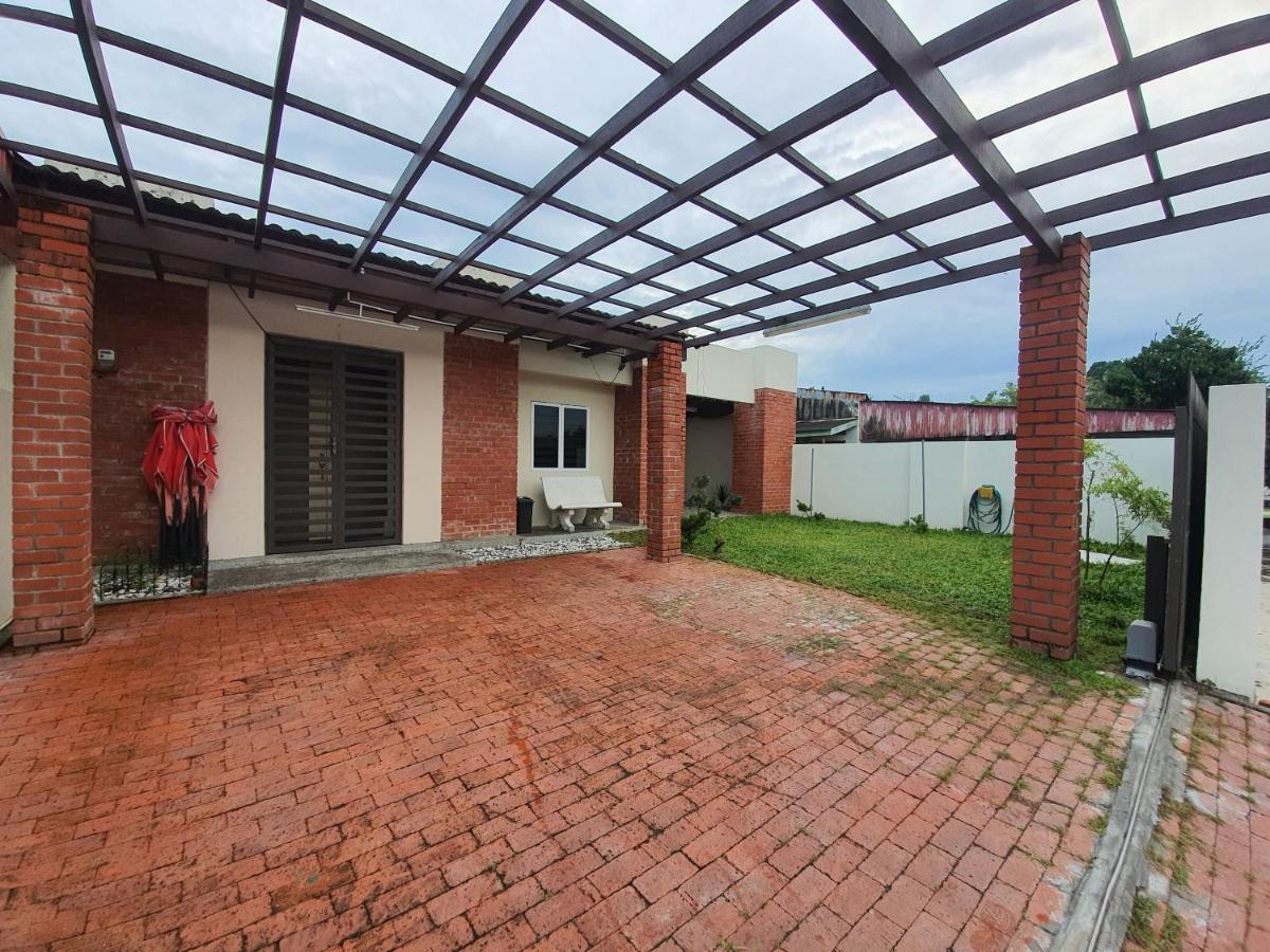 Swimming Pool Party House Apartman Batu Pahat Kültér fotó