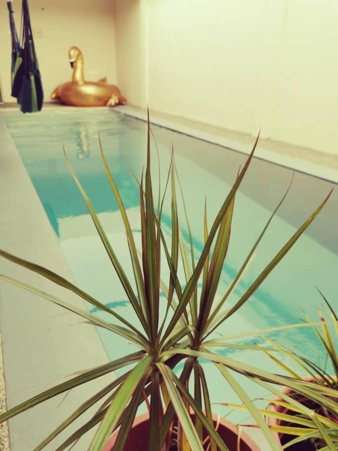Swimming Pool Party House Apartman Batu Pahat Kültér fotó